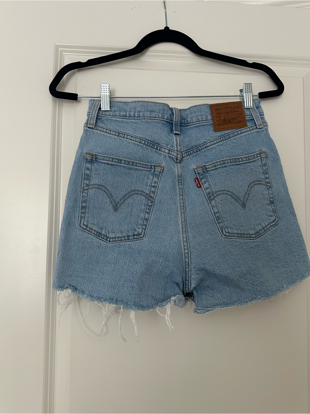 Levi's Ribcage Shorts - Picture 3 of 3